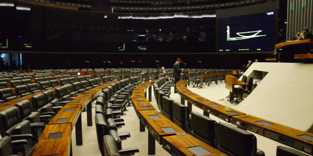 deputados estuda lei para reajuste de planos de saúde empresariais